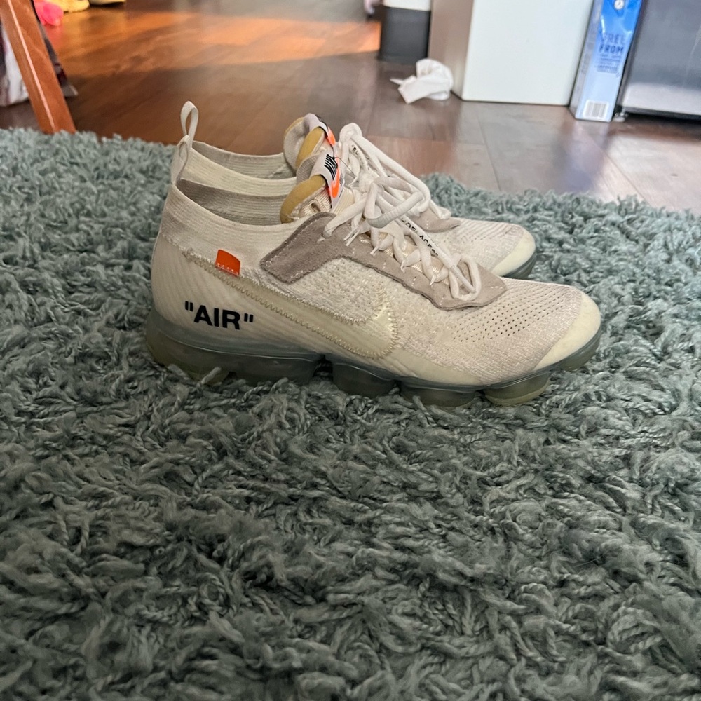 Off white vapormax white